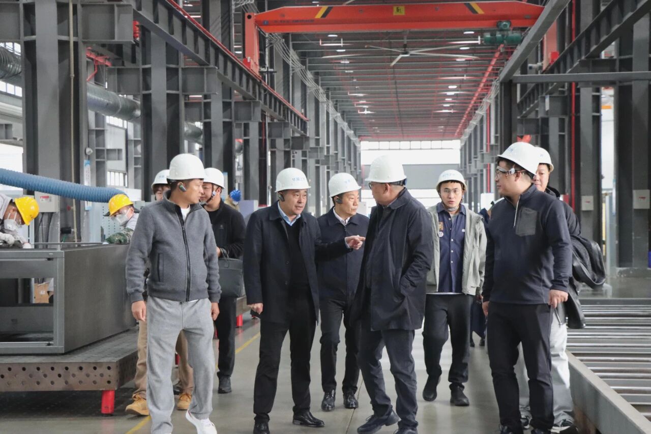 宁夏安徽商会会长张震率团赴安徽华源之光考察交流 共探新能源领域跨区域合作新机遇